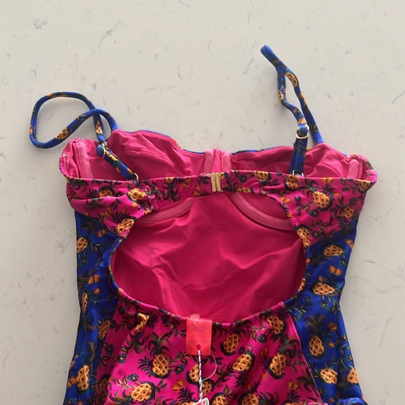 FARM rio one piece swimsuit - Picture 4 of 4